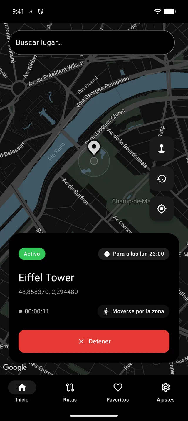 Mapa de Golub con una ubicación simulada activa en la Torre Eiffel y el botón Detener